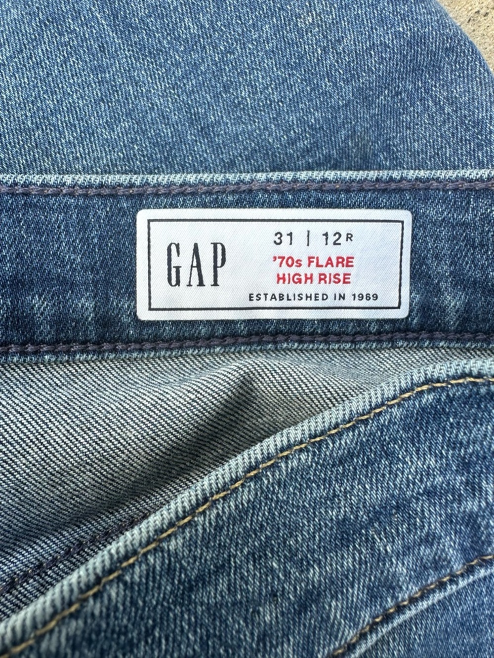 GAP *70s FLARE High Rise Jeans| Medium Indigo ~ size 31 or 12R - Picture 6 of 6